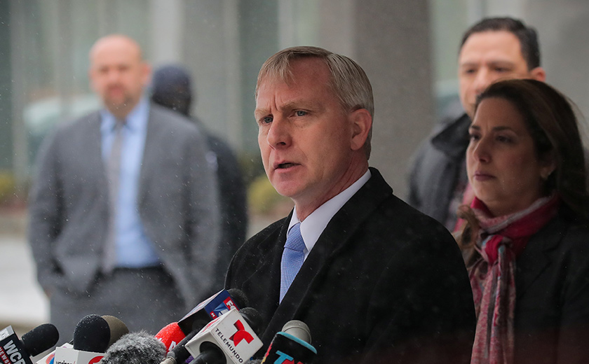 Richard P. Donoghue bercakap di luar mahkamah selepas perbicaraan Raja Dadah Mexico Joaquin Guzman di Mahkamah Persekutuan Brooklyn, di New York, 12 Feb, 2019. REUTERS