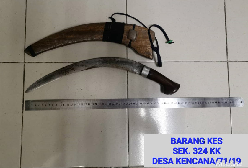 Senjata digunakan suspek untuk menikam mangsa.