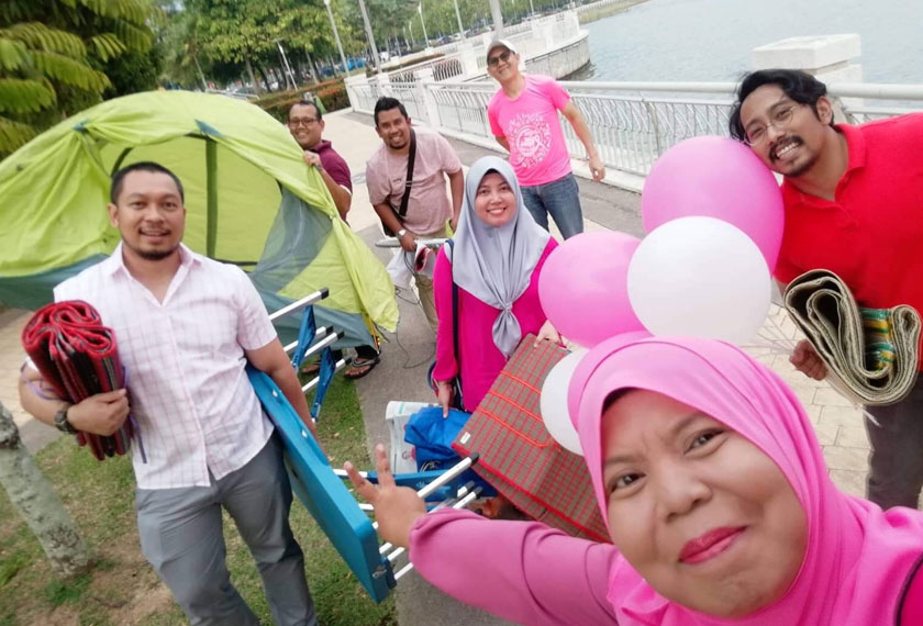 Grup kami digelar Kelab Bawang Insan Sepi (KEBAWIS). Ini satu parodi personal tentang status ahli-ahlinya. - Foto Ramzah Dambul