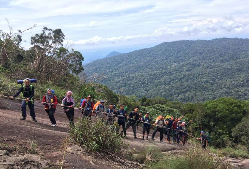 Kerjasama membantu memudahkan misi menawan puncak Gunung Ledang