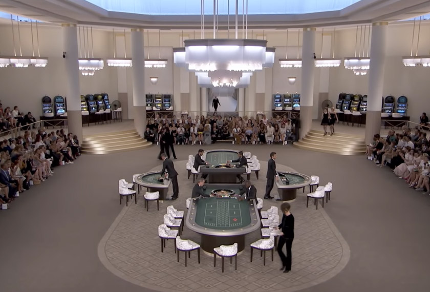 Selamat datang ke pusat kasino Chanel. Itu tema bagi koleksi musim luruh bagi tahun 2015.