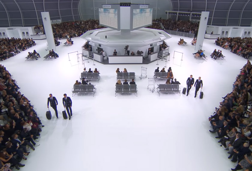 Apa yang cuba diketengahkan juga adalah sentiasa berpakaian ‘high class’ walaupun ketika dalam penerbangan.