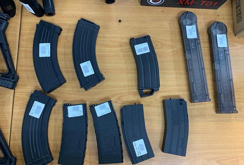 Senjata api tiruan yang dirampas polis Kota Kinabalu.