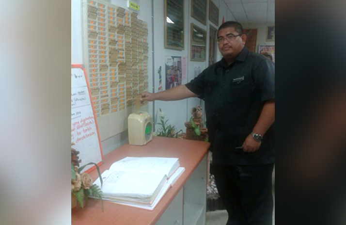 Cikgu Naha pada hari pertama bertugas di SMK Changkat Lada.