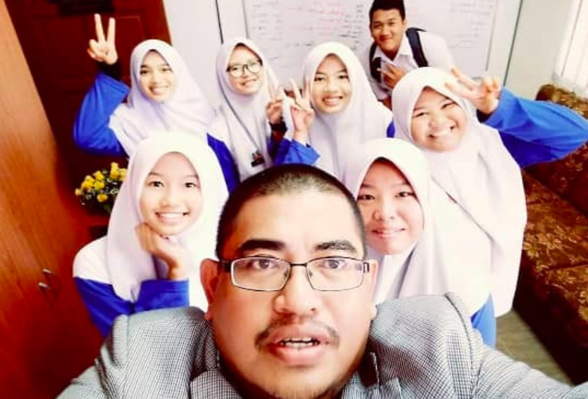 Aku cuba membawa ideologi seorang pengetua yang sentiasa boleh ‘berselfie’ dengan pelajar melalui pendekatan kepimpinan ‘Pengetua Pakai Jeans.'