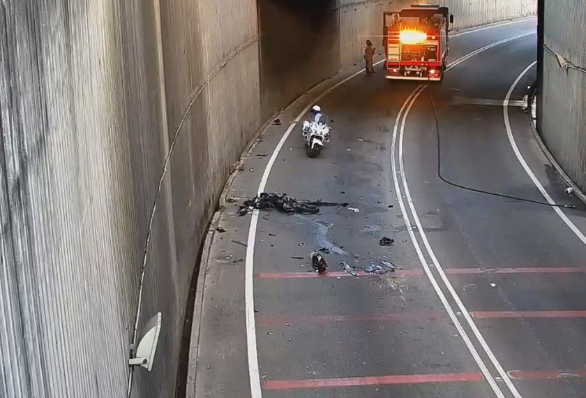 Laluan terbabit adalah terowong dan motosikal sebenarnya dilarang menggunakannya. - Foto PDRM