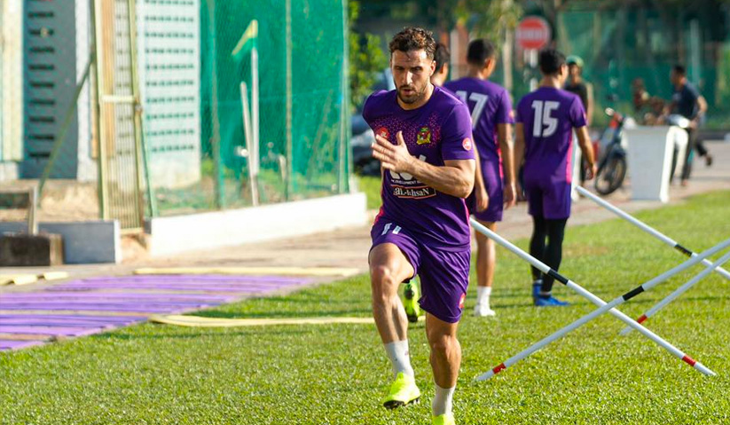 Anmar Almubaraki pernah beraksi di Belanda, Turki, Sweden, Thailand dan Indonesia.