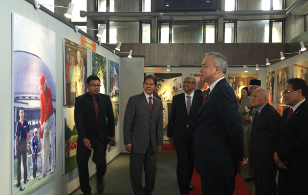 Baginda kemudiannya memperoleh Ijazah Sarjana Muda Sastera dalam bidang Falsafah, Politik dan Ekonomi dari Universiti Oxford, diikuti dengan Ijazah Doktor Falsafah dalam bidang Politik Ekonomi dan Kerajaan dari Universiti Harvard. - Foto Fail