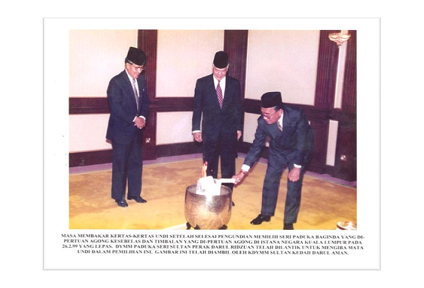 Kertas undi dimusnahkan di hadapan Raja-raja sebaik sahaja keputusan undian diumumkan