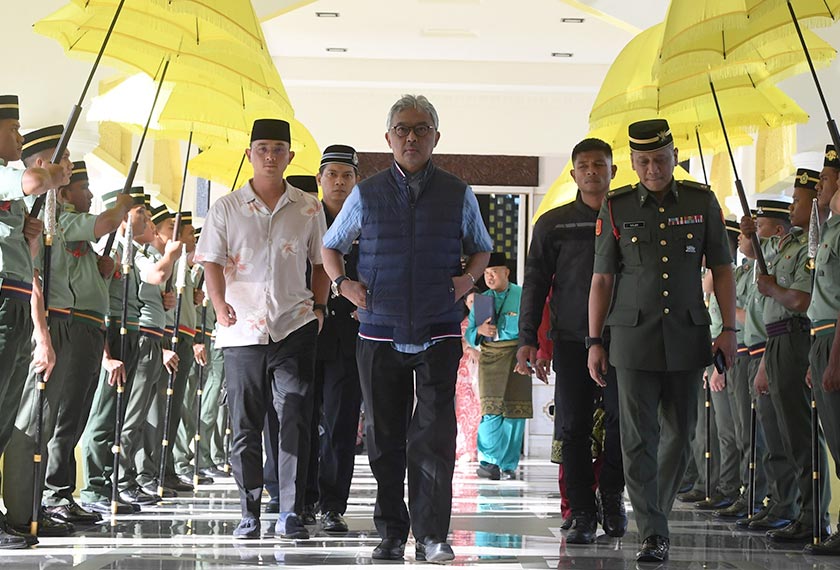Sultan Abdullah ketika menghadiri raptai penuh Istiadat Pemasyhuran Sultan Pahang Keenam di Istana Abu Bakar, hari ini. - BERNAMA