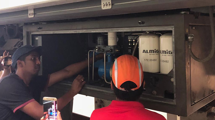 Tenaga Pengajar & pelajar Sarjana UTHM sentiasa menjalani latihan komprehensif untuk meningkatkan kepakaran dalam bidang kejuruteraan rel - Foto UTHM