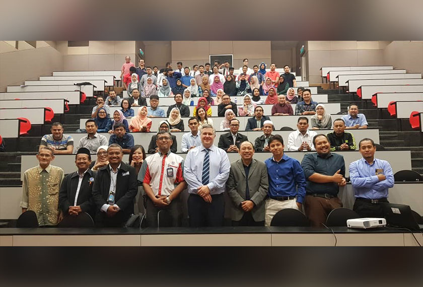 Pelbagai kerjasama dari pelbagai industri dan universiti menjadikan ICOE-Rel UTHM peranan yang sangat penting di dalam pembangunan kejuruteraan rel - Foto UTHM