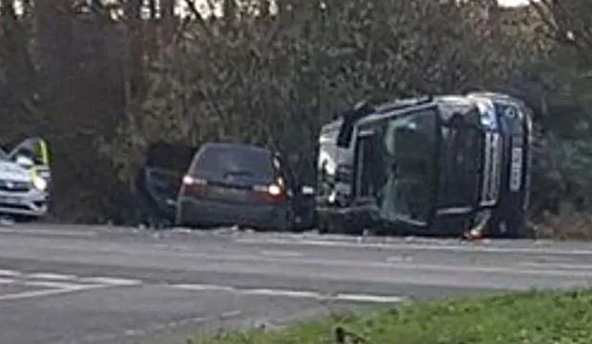 Menurut saksi nahas berlaku ketika Putera Philip baru keluar dari kediaman itu menuju ke jalan utama. - Foto Twitter