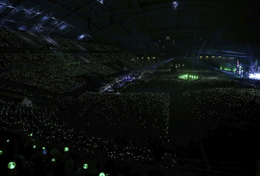 BTS menghiburkan lebih 55 ribu penonton dalam konsert di Stadium Nasional Singapura pada malam Sabtu.