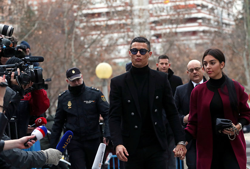 Cristiano Ronaldo tiba di Mahkamah Madrid pada Selasa untuk perbicaraan terhadap kesalahan penipuan cukai sewaktu bersama Real Madrid. - REUTERS
