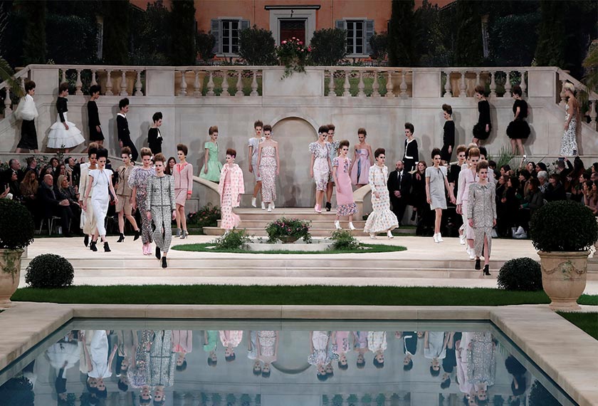  Menurut jenama tersebut dalam satu kenyataan, Lagerfeld terpaksa mewakilkan pengarah kreatif jenama itu kerana beliau kepenatan. Foto: Reuters