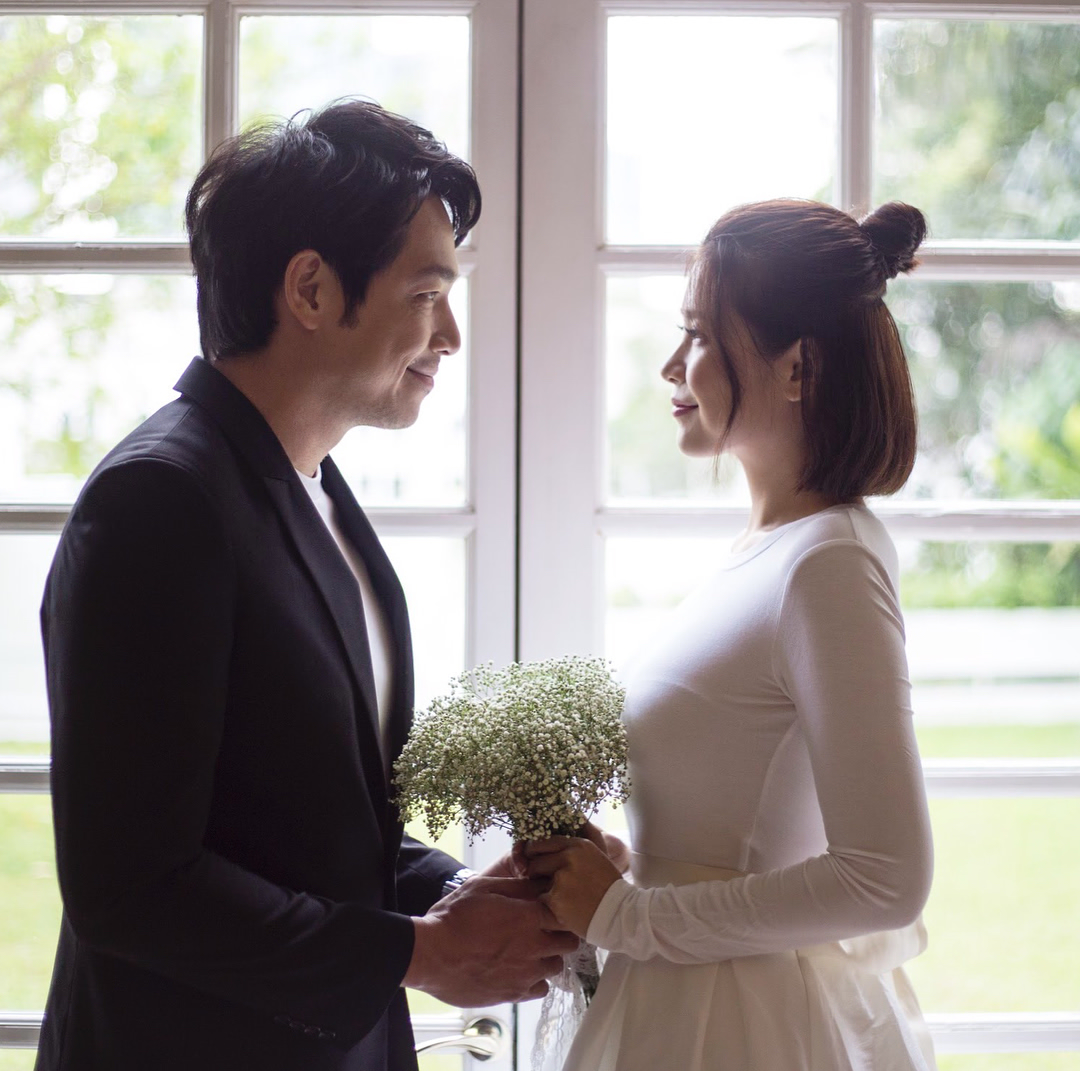 SAMA segak Alan Yun dan isterinya.