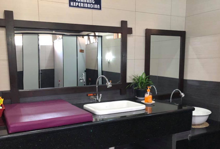 Tandas ini memenuhi kriteria iaitu bau yang wangi, bersih, mesra pengguna dan mempunyai landskap yang menarik. - Facebook Majlis Perbandaran Dungun