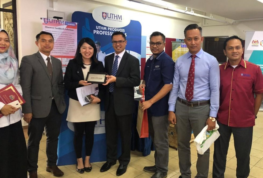 Menteri Tenaga, Sains, Teknologi, Alam Sekitar & Perubahan Iklim MESSTECC bersama-sama pasukan penyelidik UTHM