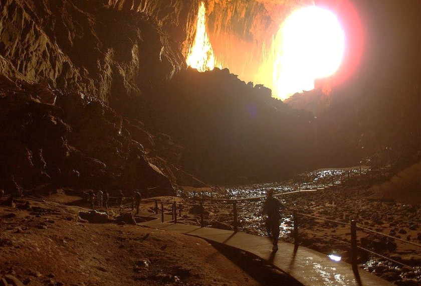Keadaan di dalam Gua Rusa yang tenang, namun berisiko terjadi banjir kilat jika hujan lebat. - Astro AWANI/Hamzah Hamid