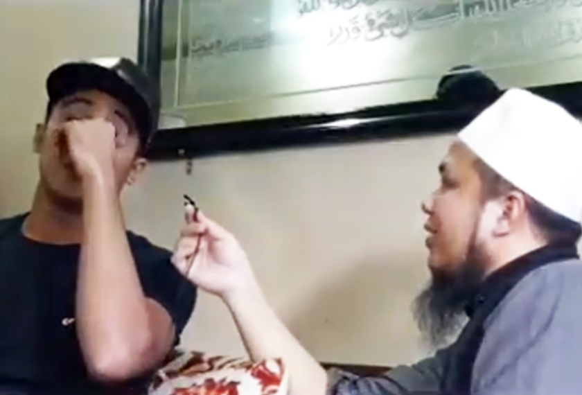 Aliff Aziz sebak ketika ditanya oleh penceramah Ebit Liew - Foto YouTube