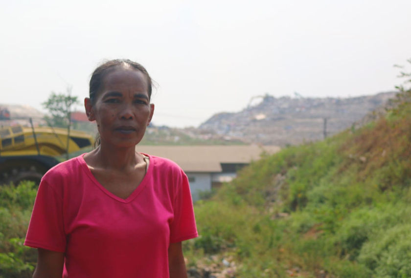Pasukan Ceritalah bertemu dengan Ibu Suki Sri, 52 tahun, yang bekerja sebagai pengutip sampah. Dia telah tinggal di Bantar Gebang sejak 1989, menjadikannya penduduk kawasan itu. Ceritalah ASEAN