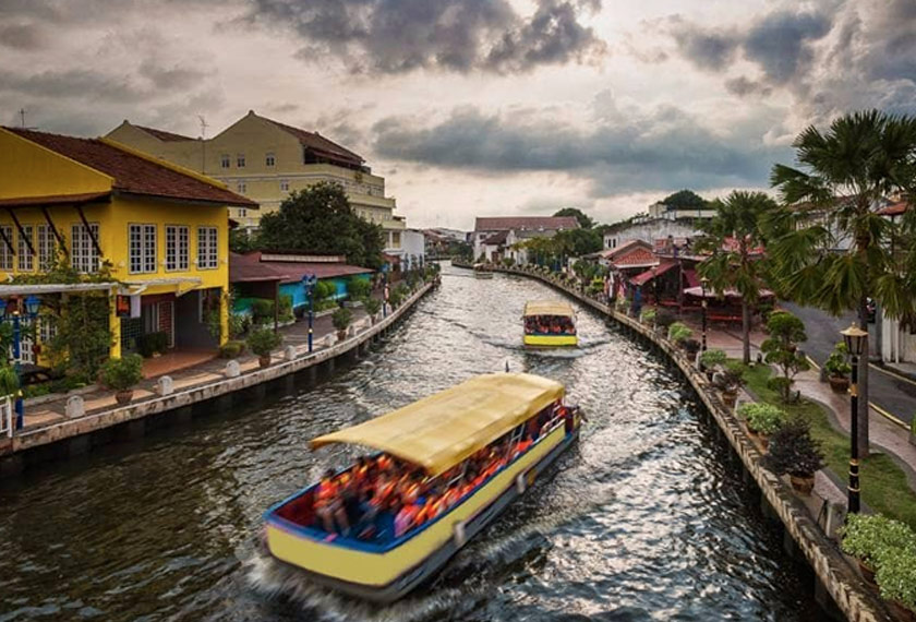 Malaysia mempunyai pelbagai produk pelancongan yang perlu diperhalusi imejnya demi menarik lebih ramai pelancong. - Gambar fail