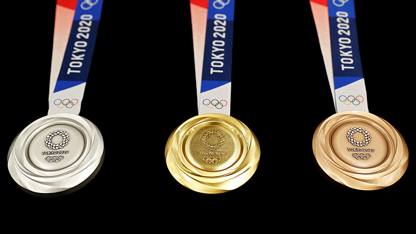 Reka bentuk pingat Sukan Olimpik dan Paralimpik Tokyo 2020 diperkenal. Foto: AP