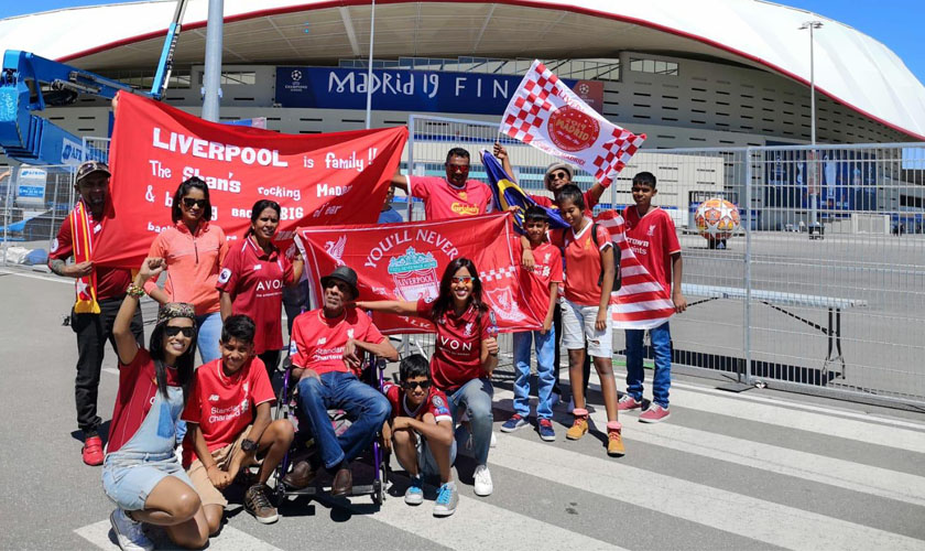Nathan bersama ahli keluarganya, tiga generasi menyokong Liverpool kini berada di Madrid untuk menyaksikan perlawanan akhir Liverpool lawan Spurs. - Foto Senthilnathan