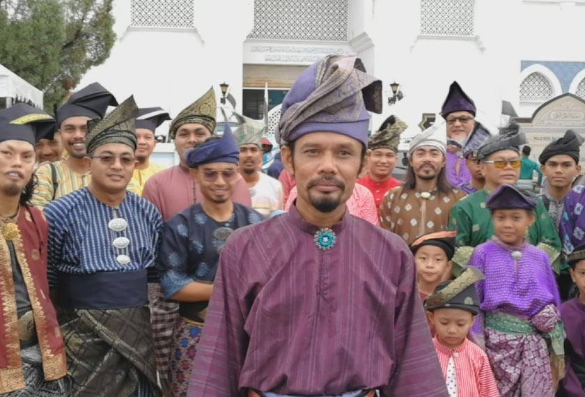 Segak sungguh pahlawan Melayu menyambut lebaran. - Gambar Astro AWANI