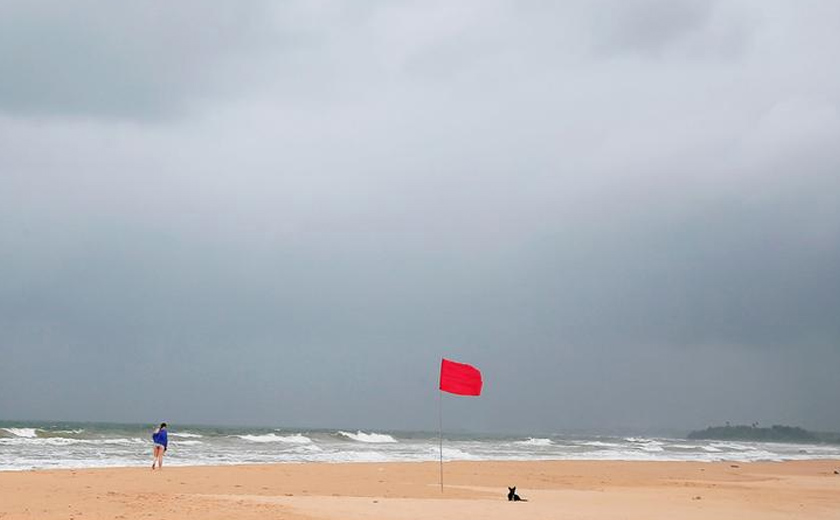Pengendali pusat pelancongan di kawasan pantai turut terjejas lebih-lebih lagi dengan kedatangan musim monsun. - Reuters