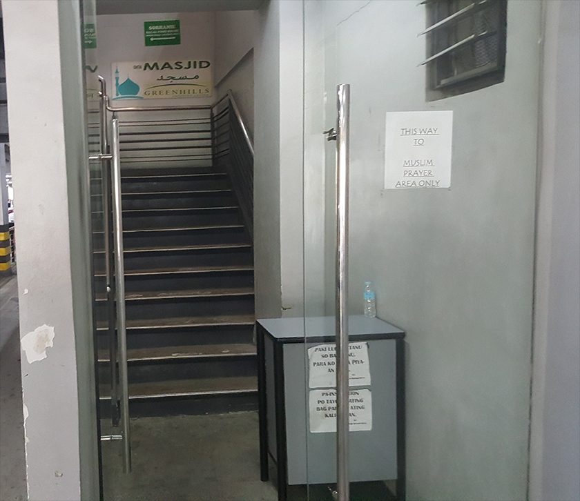 Ini adalah masjid yang dikunjungi Saharah di tempat kerjanya di mana orang bukan Islam tidak dibenarkan masuk. Populasi Muslim di Filipina hanya 5.6 peratus. Foto Ceritalah