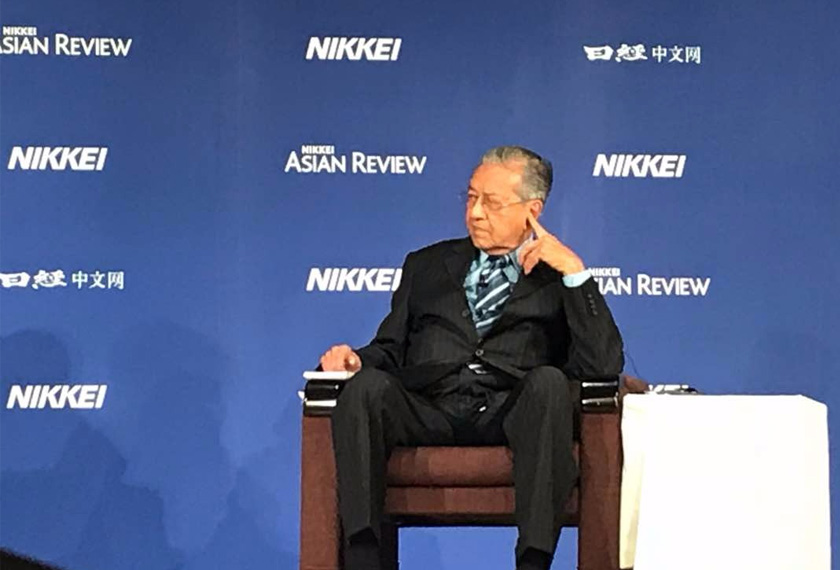 Tun Mahathir menganggap kehebatan China dalam teknologi bukanlah ancaman - Foto Fail