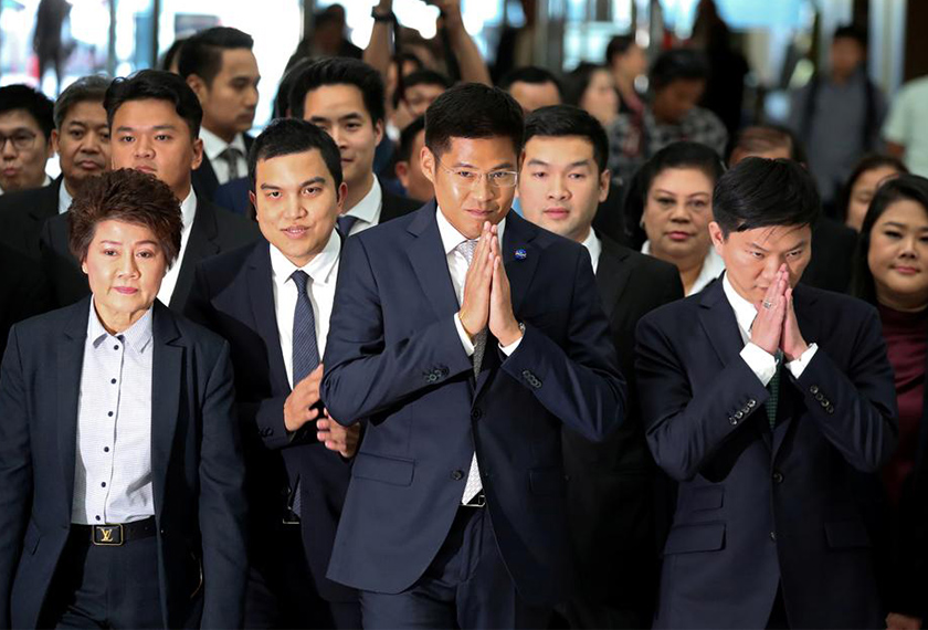 Di Thailand, Thai Raksa Chart (TRC) membuat kesilapan besar dalam perkiraan mereka untuk cuba mencalonkan Puteri Ubolratana sebagai Perdana Menteri. REUTERS