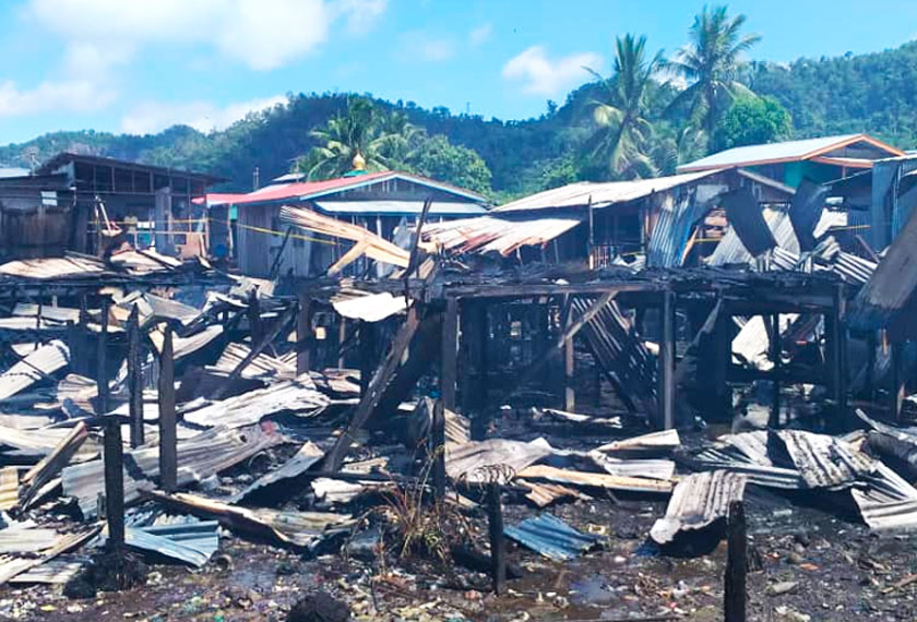 Keadaan tujuh buah rumah yang terbakar di Kampung Cenderamata Laut di Sandakan.