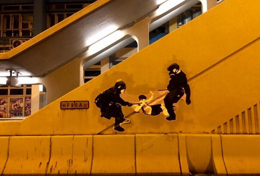 Seni jalanan yang menggambarkan keganasan polis dilihat di beberapa lokasi di sekitar Hong Kong semasa protes pada 12 Jun. Foto Clara/Ceritalah
