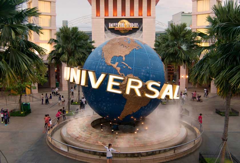 Di Universal Studios Singapore, tarikan yang bervariasi pasti membuatkan masa anda terisi dengan keseronokan.