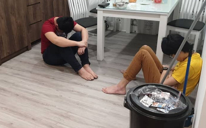 Dua lelaki yang ditahan polis dalam serbuan tersebut. - PDRM