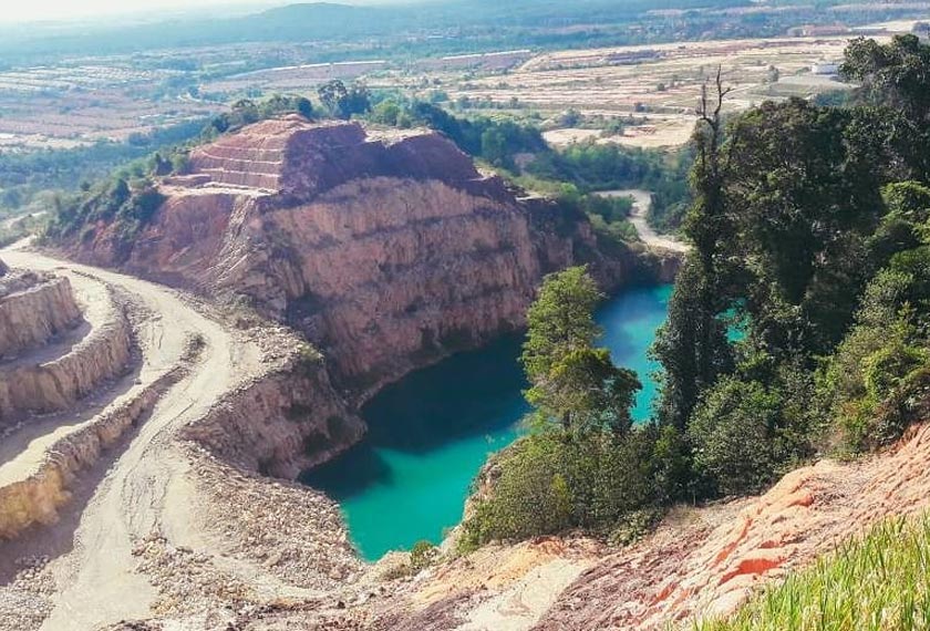 Tasik biru ini mula viral disebabkan keindahan landskapnya - Foto AWANI Rangers UTM
