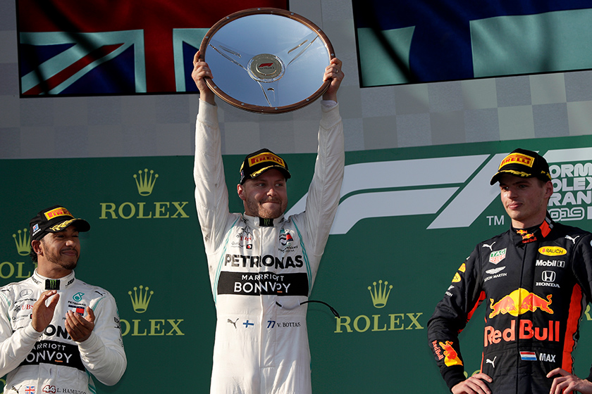 Valterri Bottas (tengah) bersama Lewis Hamilton (kiri) dan Max Verstappen (kanan). - AP
