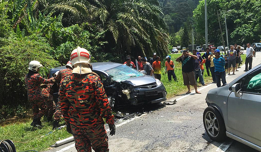 Keadaan Perodua Alza yang remuk. - Ihsan PDRM