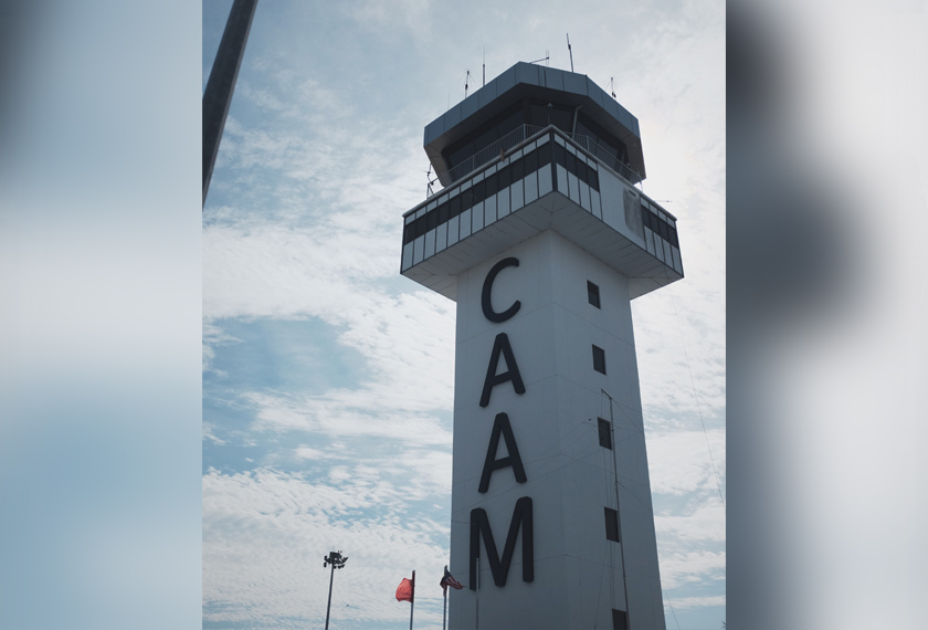 Di dalam bilik kawalan di atas menara inilah di mana segala aksi bermula. - Gambar Astro AWANI/Israr Khalid