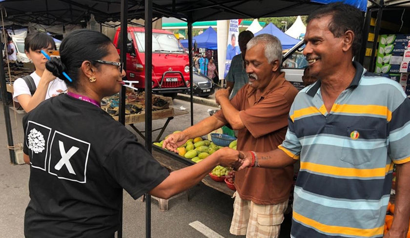 “Kerajaan yang memerintah pula meniru sikap itu. Oleh sebab itu saya mahu protes selama dua hari dengan tidak berbicara semasa berkempen,” katanya.