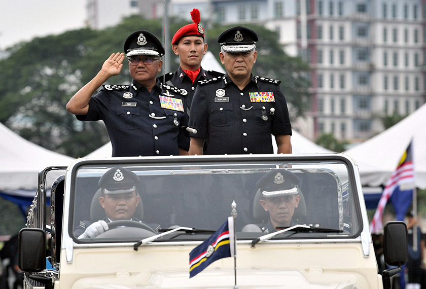 Mohamad Fuzi, yang bersara wajib hari ini, berkhidmat sebagai Ketua Polis Negara sejak 4 Sept 2017. - BERNAMA