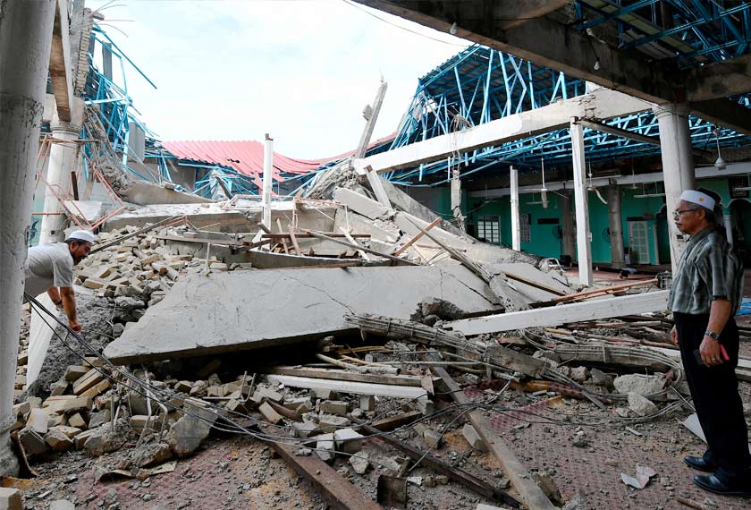 Sebelum kejadian tersebut dikatakan lebih 100 ahli jemaah menunaikan solat sunat terawih di masjid itu dan selesai solat pada jam 9.30 malam. - Foto Bernama