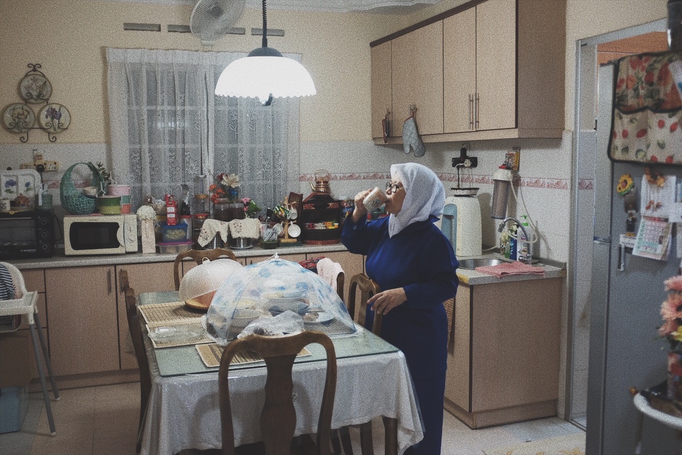 Setiap malam ketika orang bersiap untuk tidur, Hamidah bersiap untuk masuk kerja. - Astro AWANI/Israr Khalid