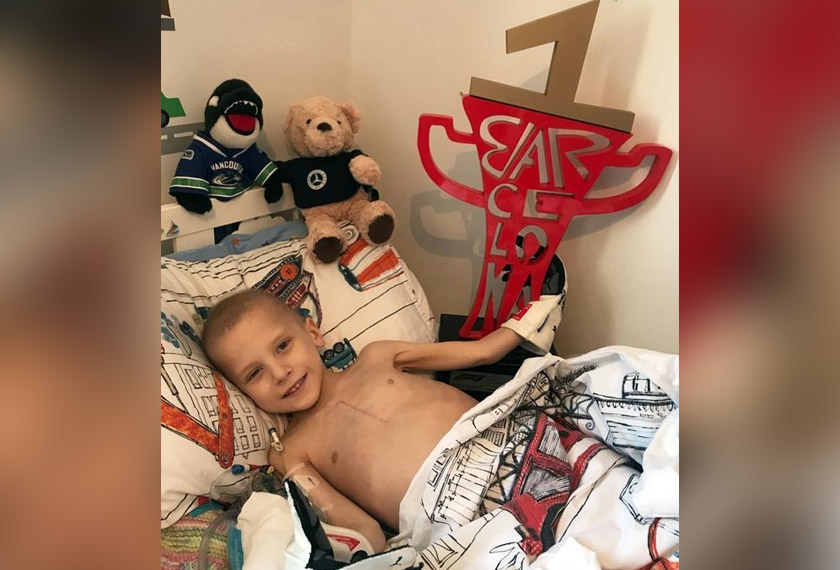 Lewis Hamilton mendedikasikan kemenangannya di Grand Prix Sepanyol kepada Harry Shaw, seorang kanak-kanak berusia lima tahun dari Surrey, yang menghidap kanser tulang. - Foto The Mirror