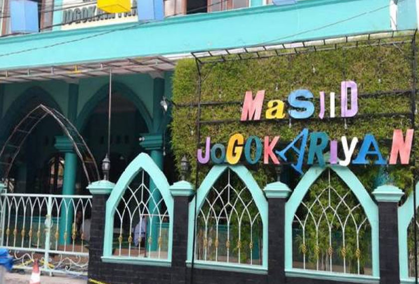 Barangan peribadi jemaah yang bersolat di Masjid Jogokariyan akan diganti sekiranya hilang. - Foto Tempo
