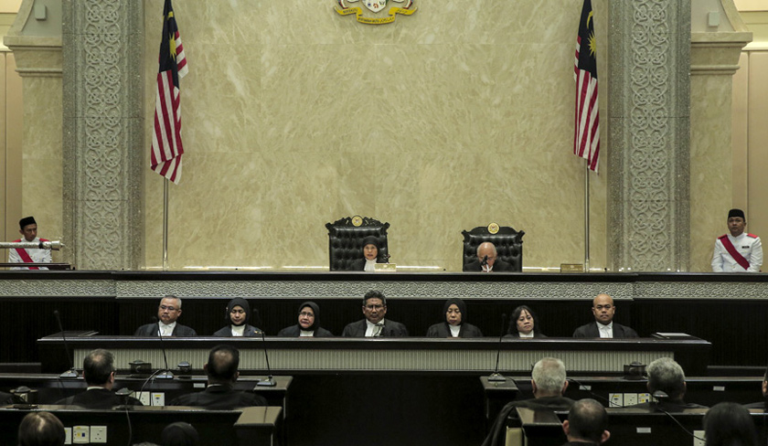 Ketua Hakim Negara yang baharu, Datuk Tengku Maimun Tuan Man diraikan oleh para hakim dalam sebuah majlis di Istana Kehakiman, Putrajaya. - Foto Astro AWANI / Shahir Omar