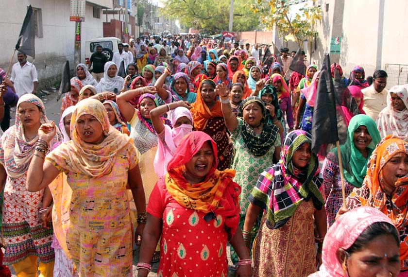 Di bawah sistem kasta purba India, golongan Dalit dianggap yang paling bawah. Foto SBS News